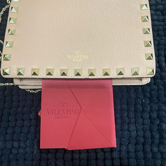 Like new Valentino Garavani rockstud pouch chain - Picture 5 of 5